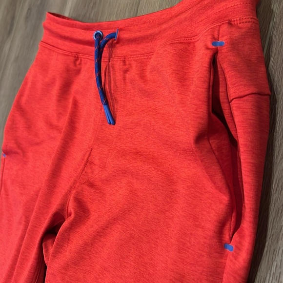 Vineyard Vines Red Jogger Pants w/Blue Drawstring Size Large (16) - Picture 13 of 14